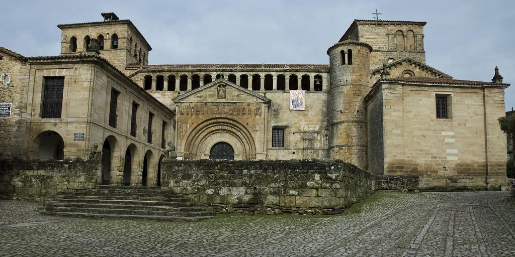 Apartamentos Legado De Santillana サンティリャーナ・デル・マル エクステリア 写真
